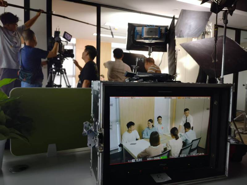 赞皇县TVC拍摄公司：科技产品视觉化大师，诠释未来感与功能美学